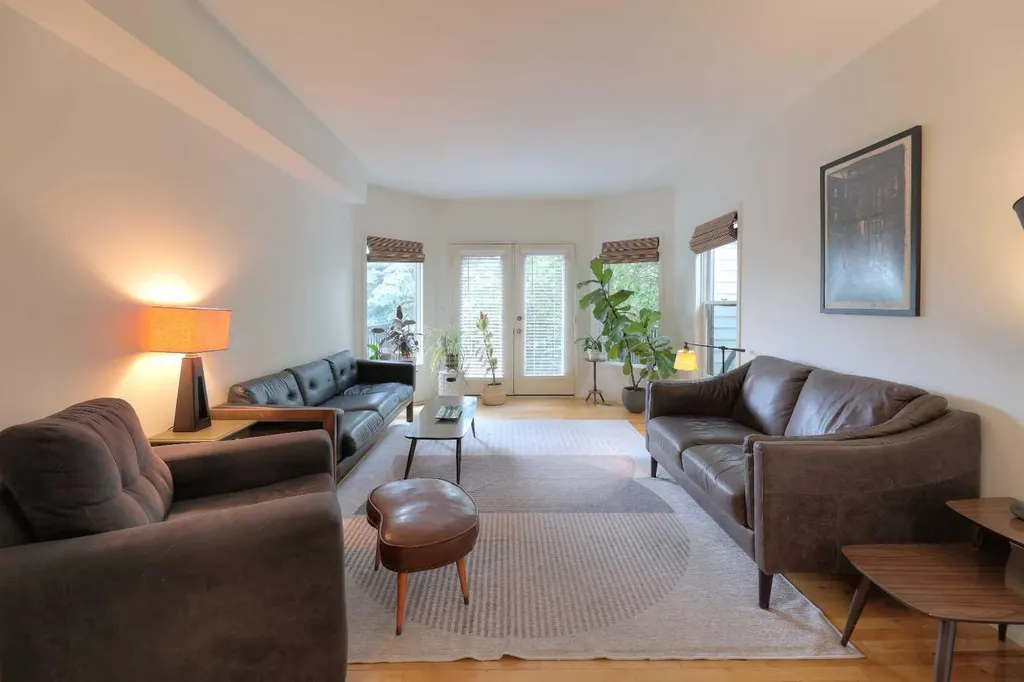 1908 30 Avenue SW Calgary AB T2T 1P9