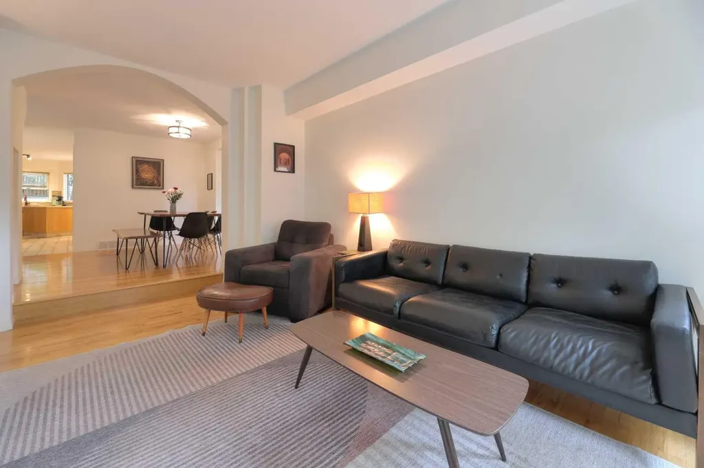 1908 30 Avenue SW Calgary AB T2T 1P9