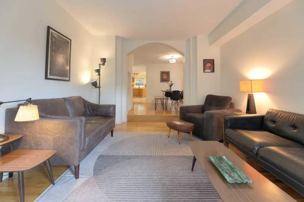1908 30 Avenue SW Calgary AB T2T 1P9