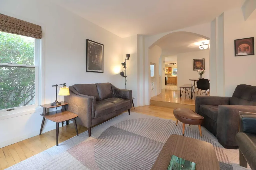 1908 30 Avenue SW Calgary AB T2T 1P9