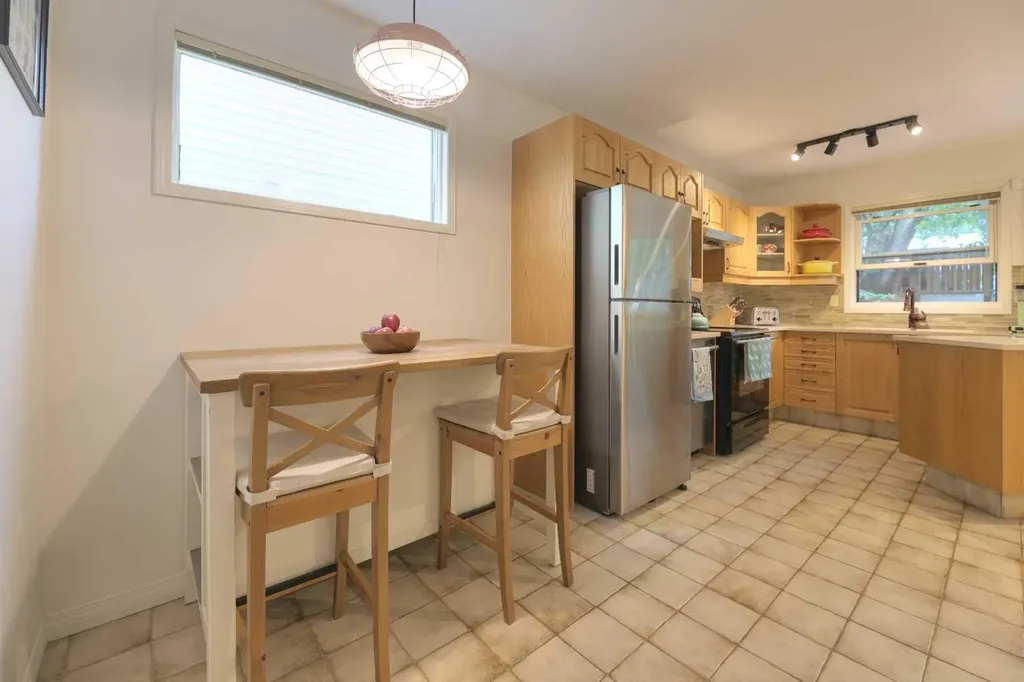 1908 30 Avenue SW Calgary AB T2T 1P9