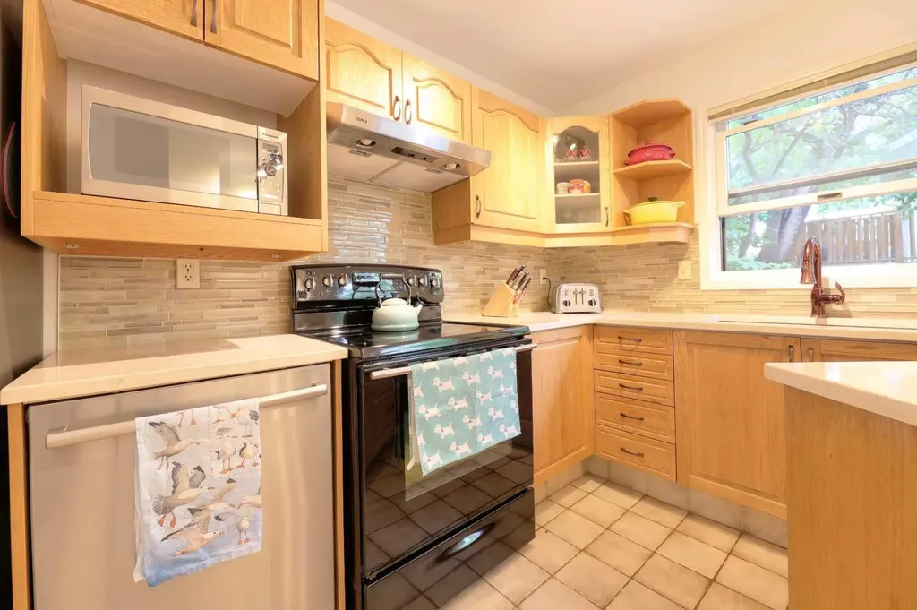 1908 30 Avenue SW Calgary AB T2T 1P9