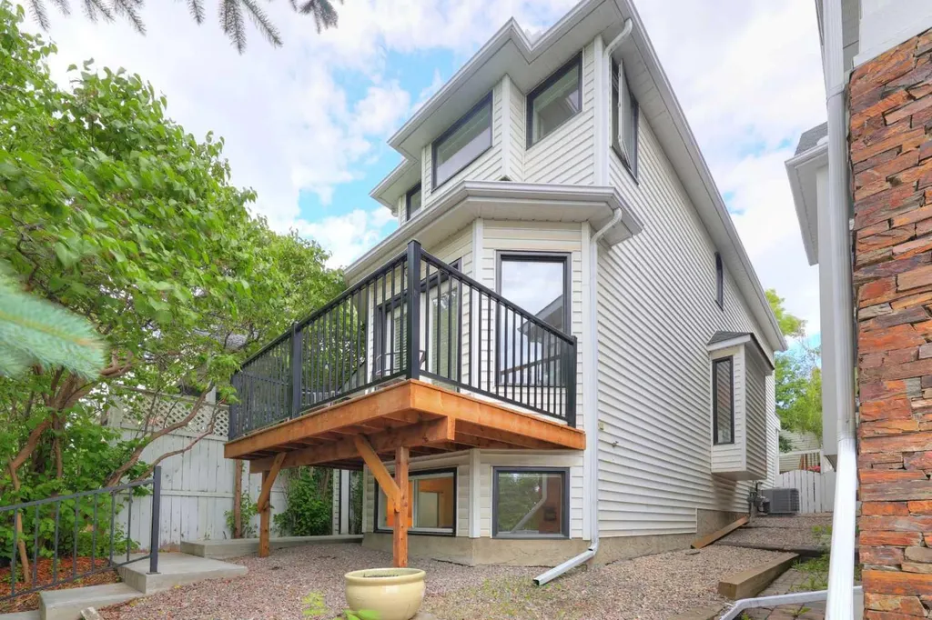 1908 30 Avenue SW Calgary AB T2T 1P9