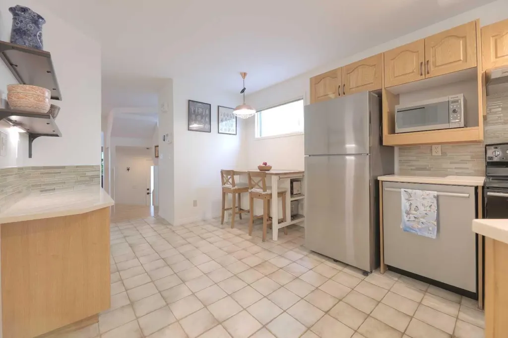 1908 30 Avenue SW Calgary AB T2T 1P9