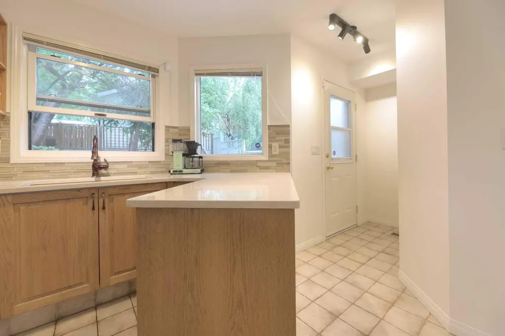 1908 30 Avenue SW Calgary AB T2T 1P9