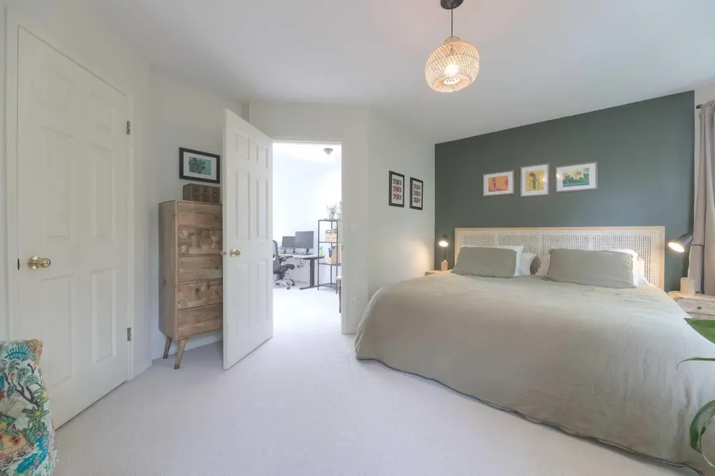 1908 30 Avenue SW Calgary AB T2T 1P9