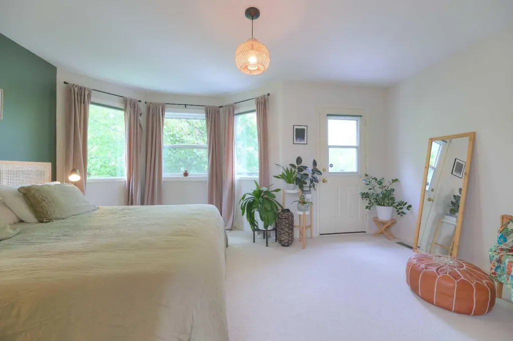 1908 30 Avenue SW Calgary AB T2T 1P9