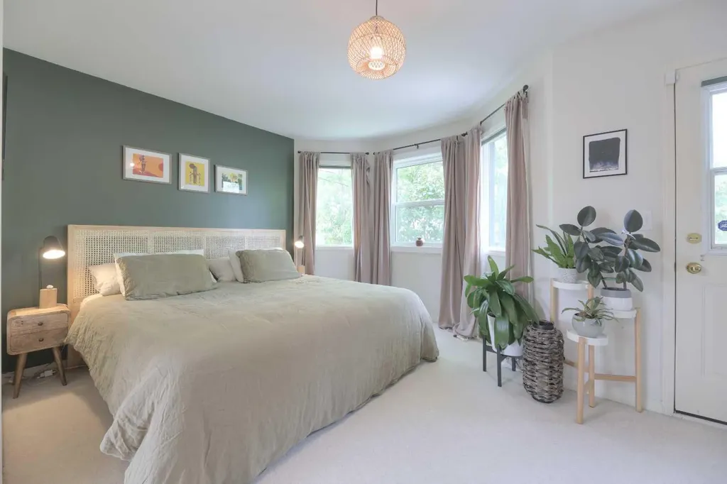 1908 30 Avenue SW Calgary AB T2T 1P9
