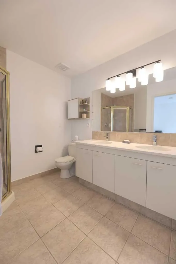 1908 30 Avenue SW Calgary AB T2T 1P9