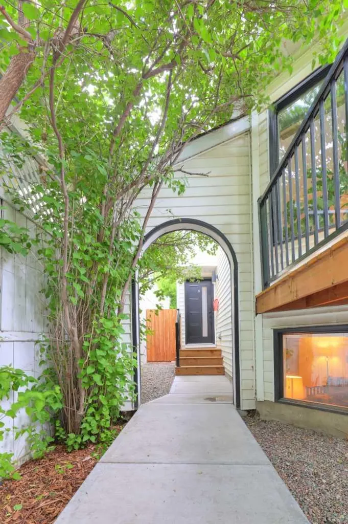 1908 30 Avenue SW Calgary AB T2T 1P9