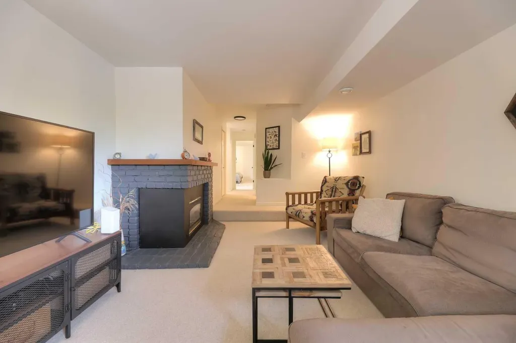 1908 30 Avenue SW Calgary AB T2T 1P9