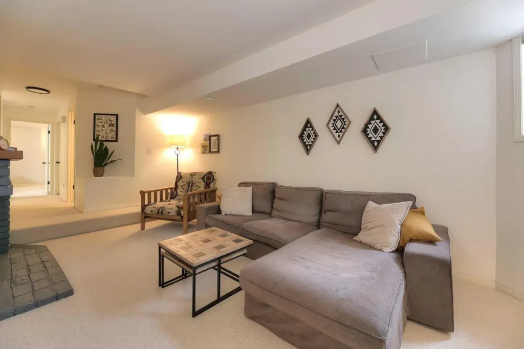 1908 30 Avenue SW Calgary AB T2T 1P9