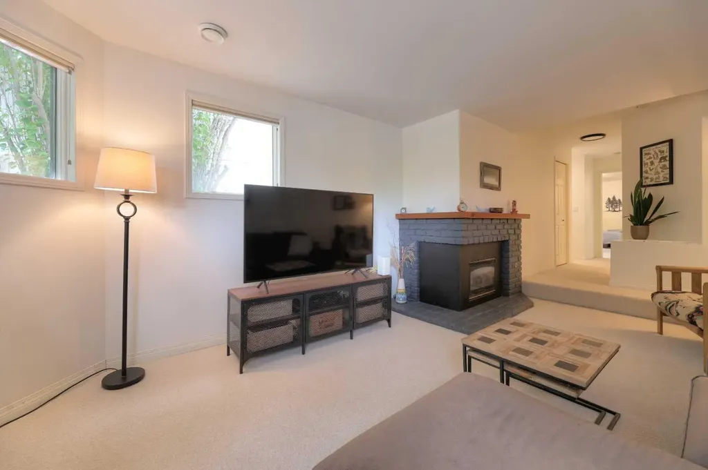 1908 30 Avenue SW Calgary AB T2T 1P9