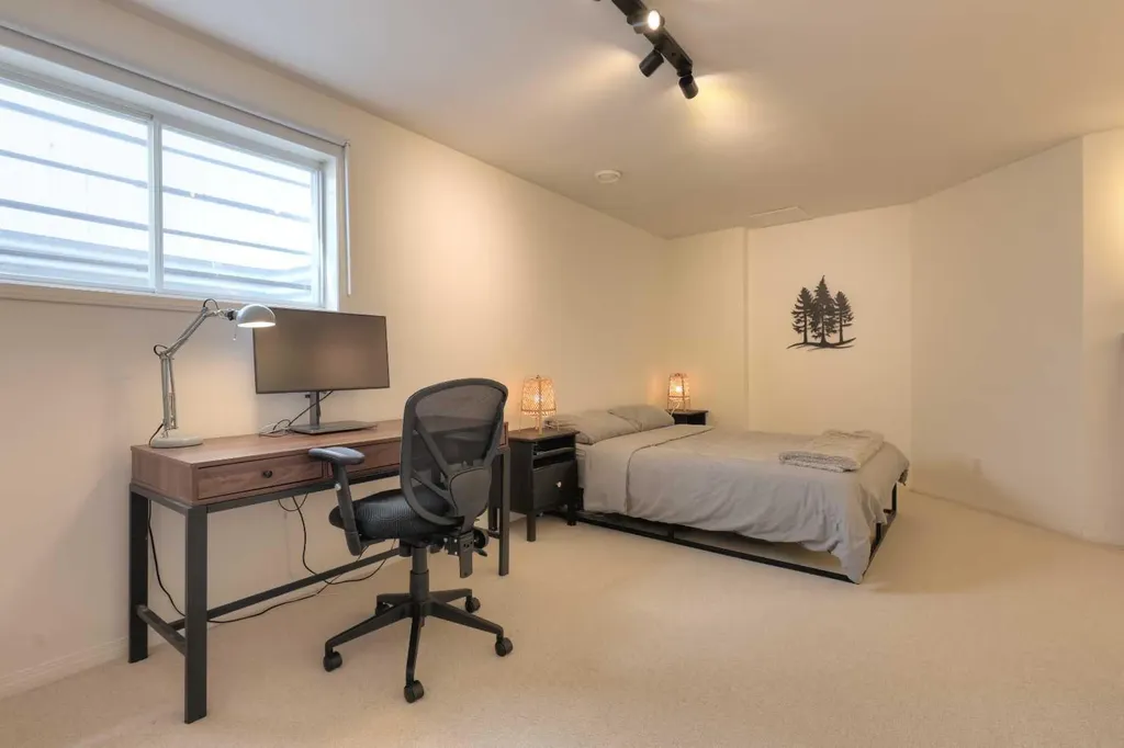 1908 30 Avenue SW Calgary AB T2T 1P9