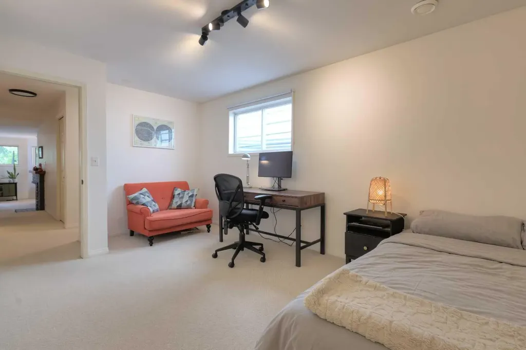 1908 30 Avenue SW Calgary AB T2T 1P9