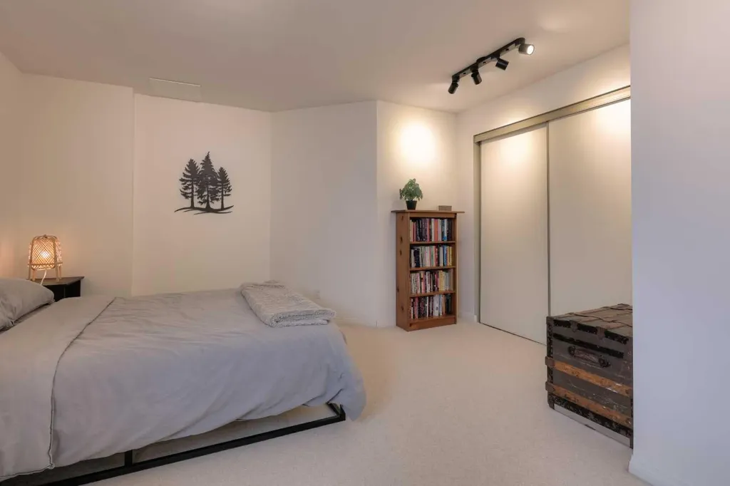 1908 30 Avenue SW Calgary AB T2T 1P9