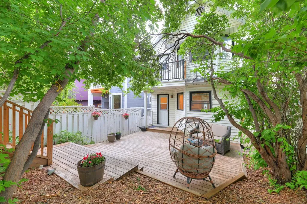 1908 30 Avenue SW Calgary AB T2T 1P9