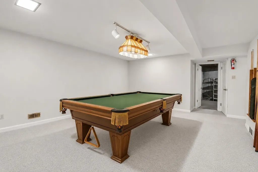 4511 Richmond Road SW Calgary AB T3E4P9