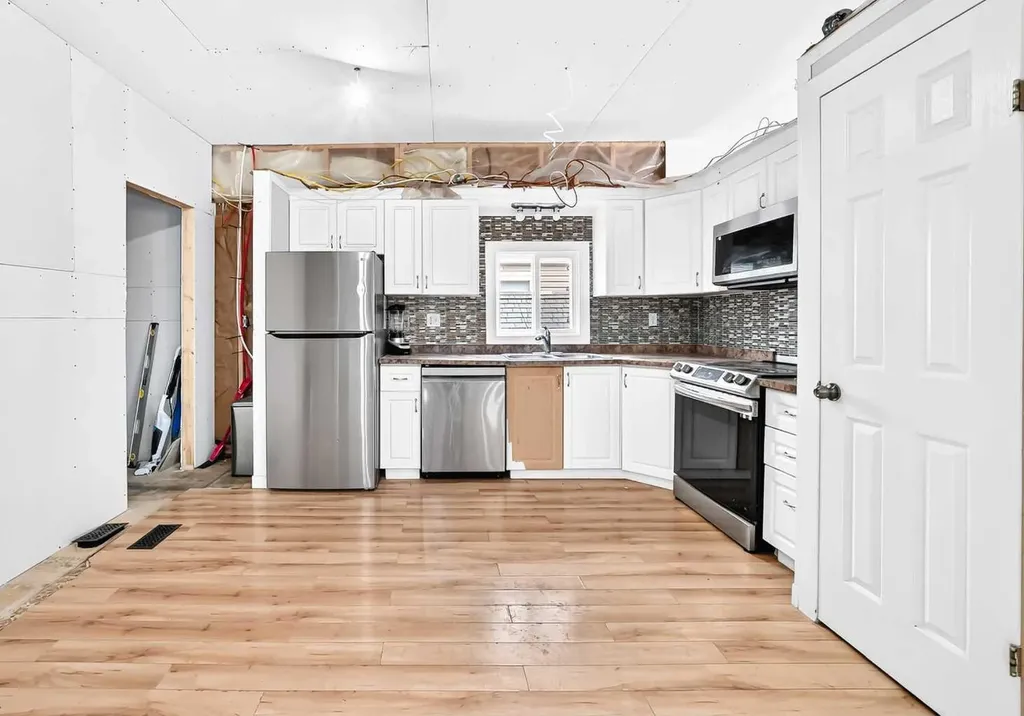 6220 17 Avenue SE Calgary AB T2A 7H4