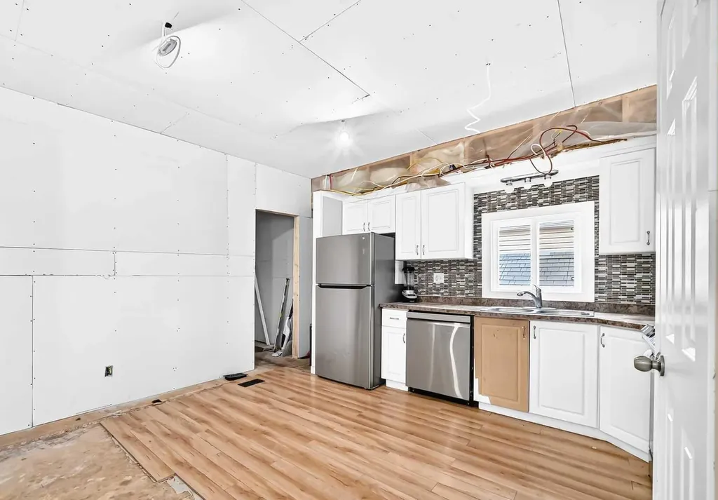 6220 17 Avenue SE Calgary AB T2A 7H4