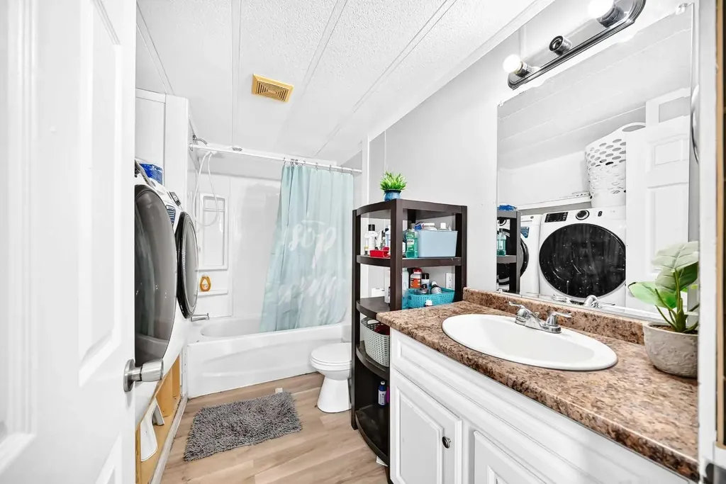 6220 17 Avenue SE Calgary AB T2A 7H4