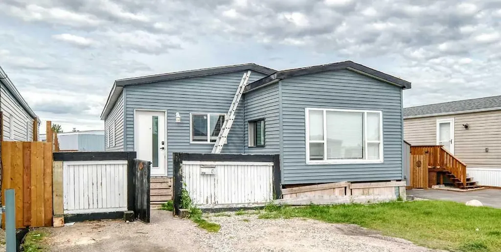 6220 17 Avenue SE Calgary AB T2A 7H4