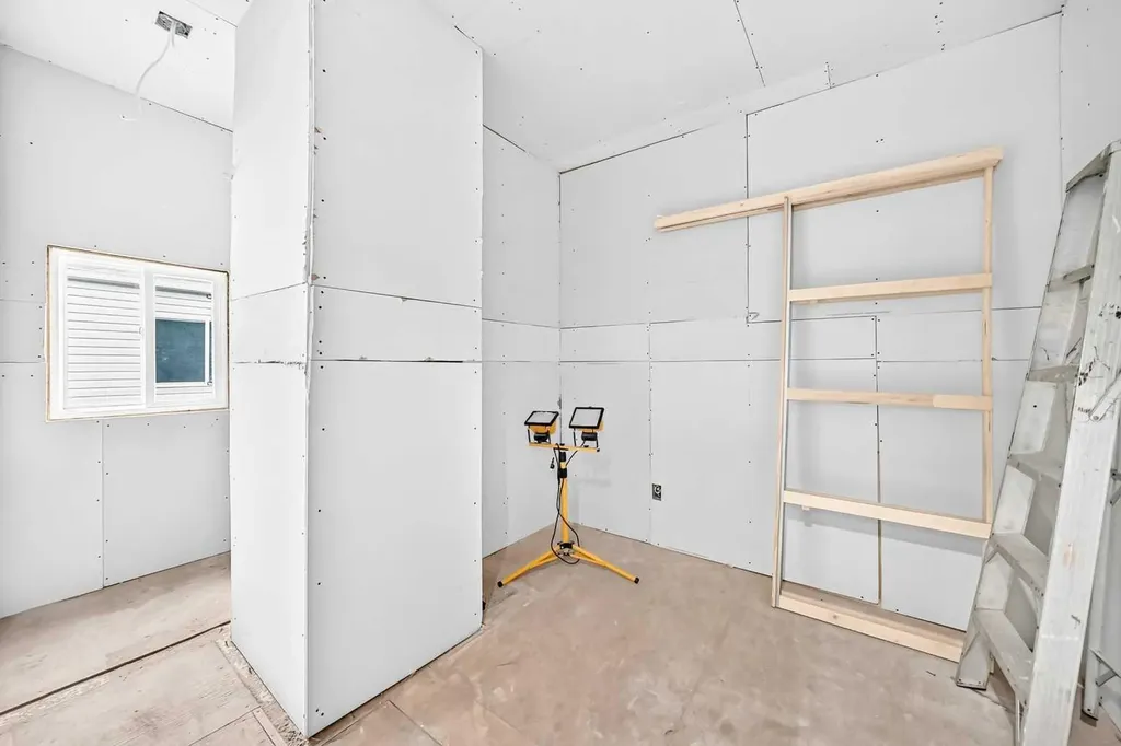 6220 17 Avenue SE Calgary AB T2A 7H4