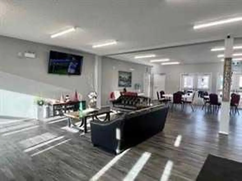 6220 17 Avenue SE Calgary AB T2A 7H4