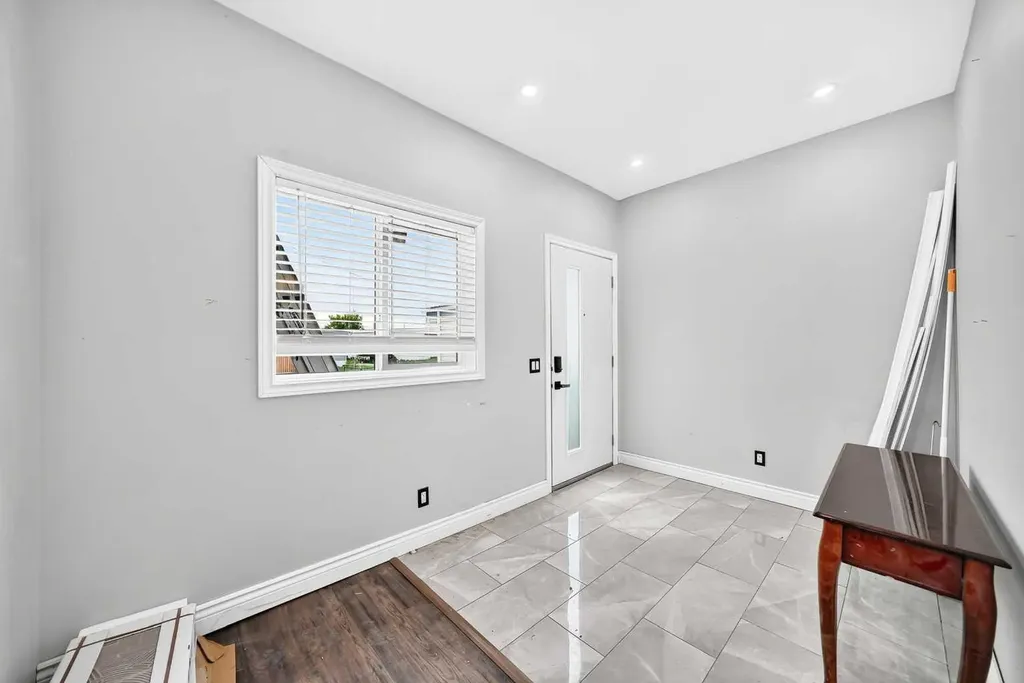6220 17 Avenue SE Calgary AB T2A 7H4