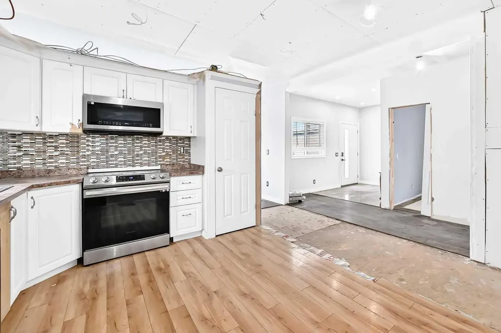 6220 17 Avenue SE Calgary AB T2A 7H4