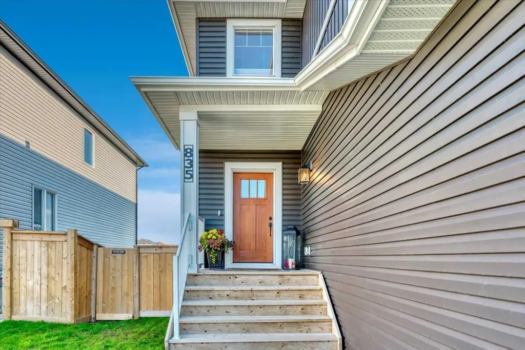 835 Lakewood Circle Strathmore AB T1P0G7