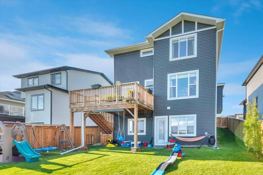835 Lakewood Circle Strathmore AB T1P0G7