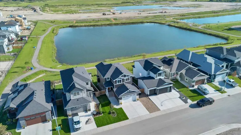 835 Lakewood Circle Strathmore AB T1P0G7