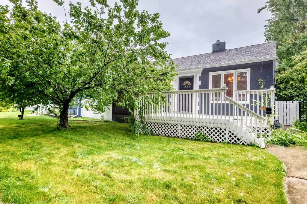 1623 6a Street NW Calgary AB T2M 3H1