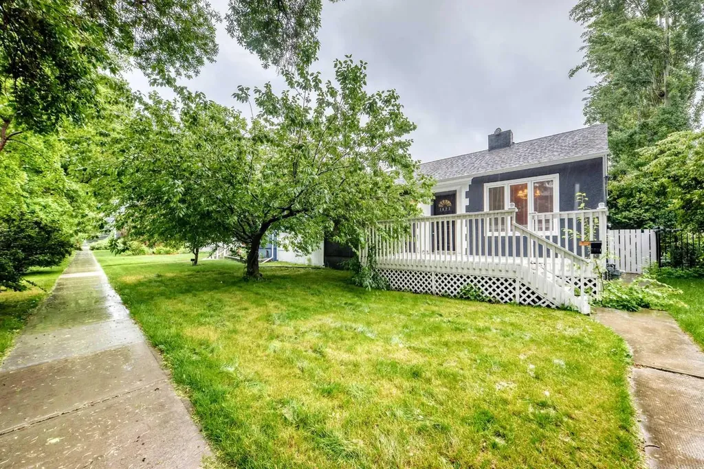 1623 6a Street NW Calgary AB T2M 3H1
