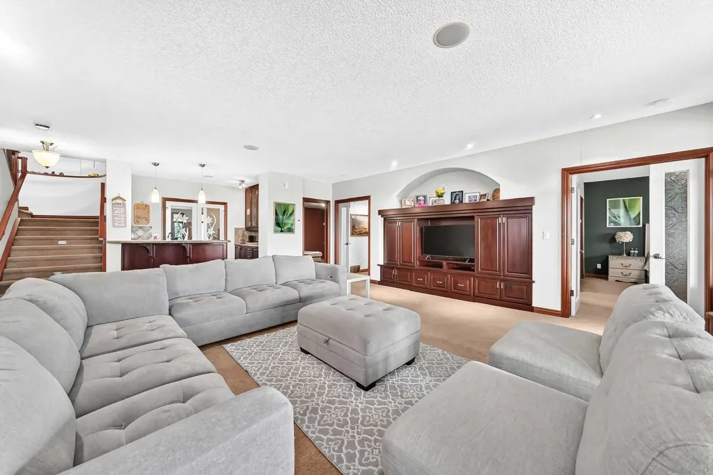 198029 Spruce Meadows Way Rural Foothills County AB T1S 3J9