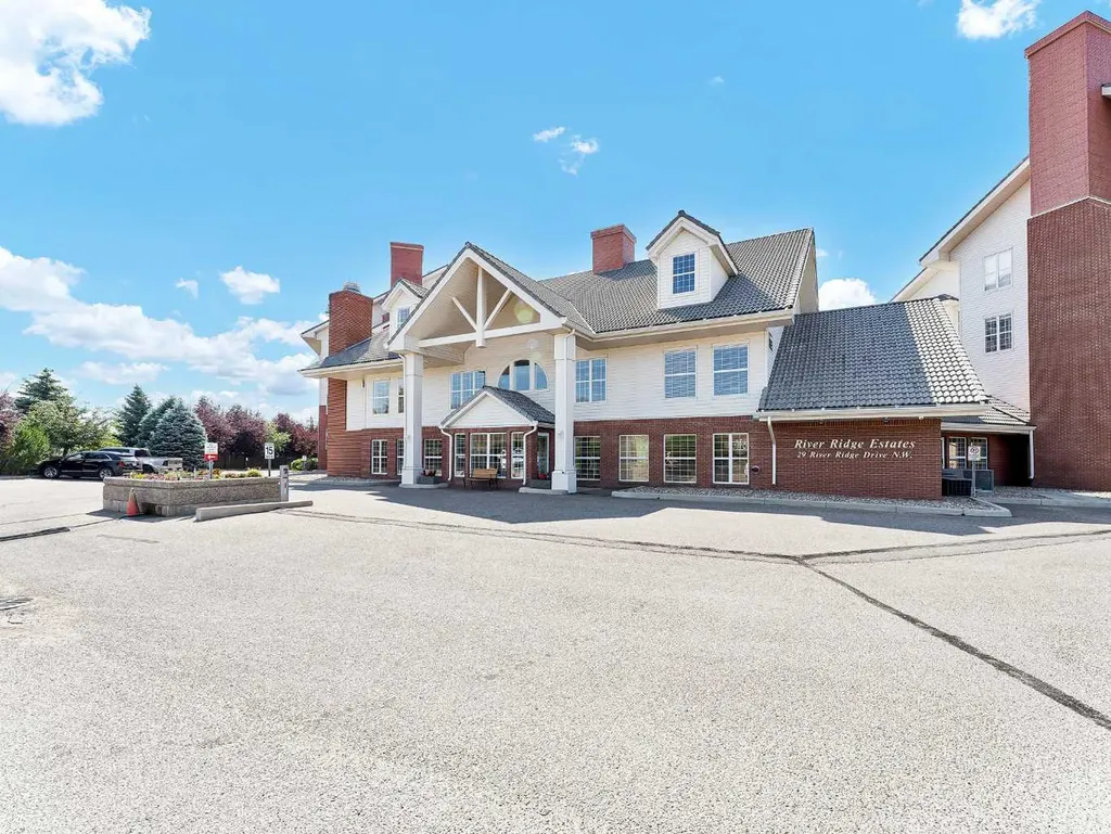 29 River Ridge Drive NW Medicine Hat AB T1A8V3