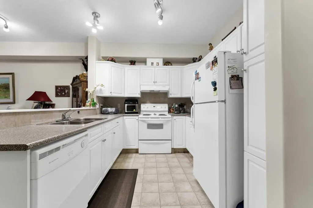 29 River Ridge Drive NW Medicine Hat AB T1A8V3