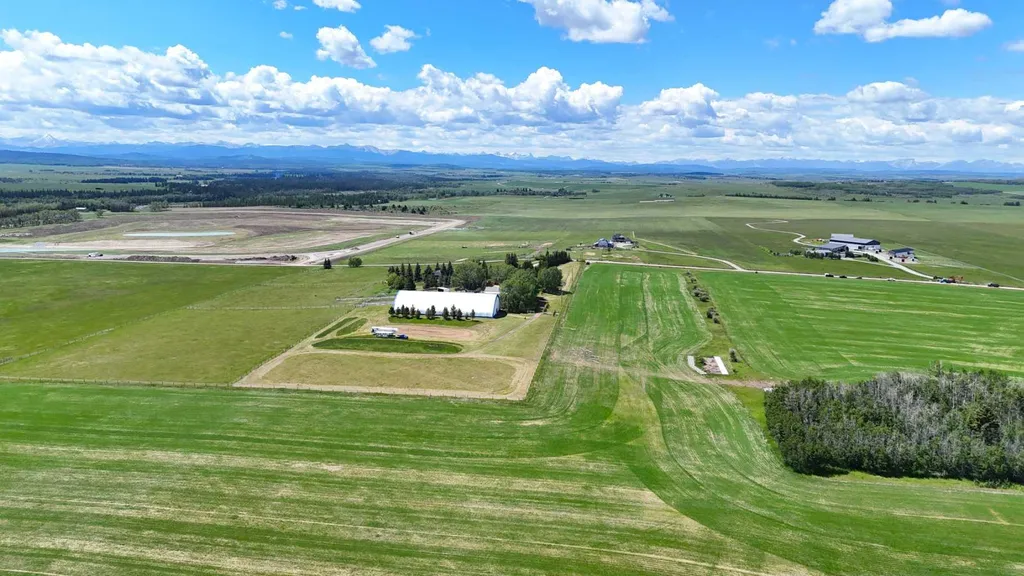 243036 Range Road 34 Rural Rocky View County AB T3Z 2G1