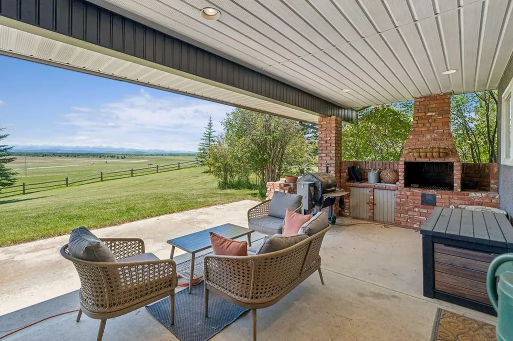 243036 Range Road 34 Rural Rocky View County AB T3Z 2G1
