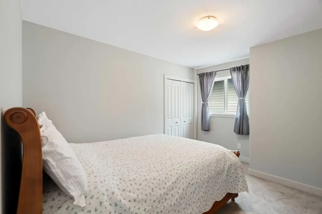 70 Everwoods Park SW Calgary AB T2Y 0G3
