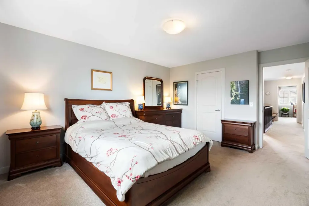 70 Everwoods Park SW Calgary AB T2Y 0G3