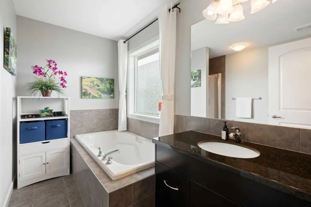 70 Everwoods Park SW Calgary AB T2Y 0G3