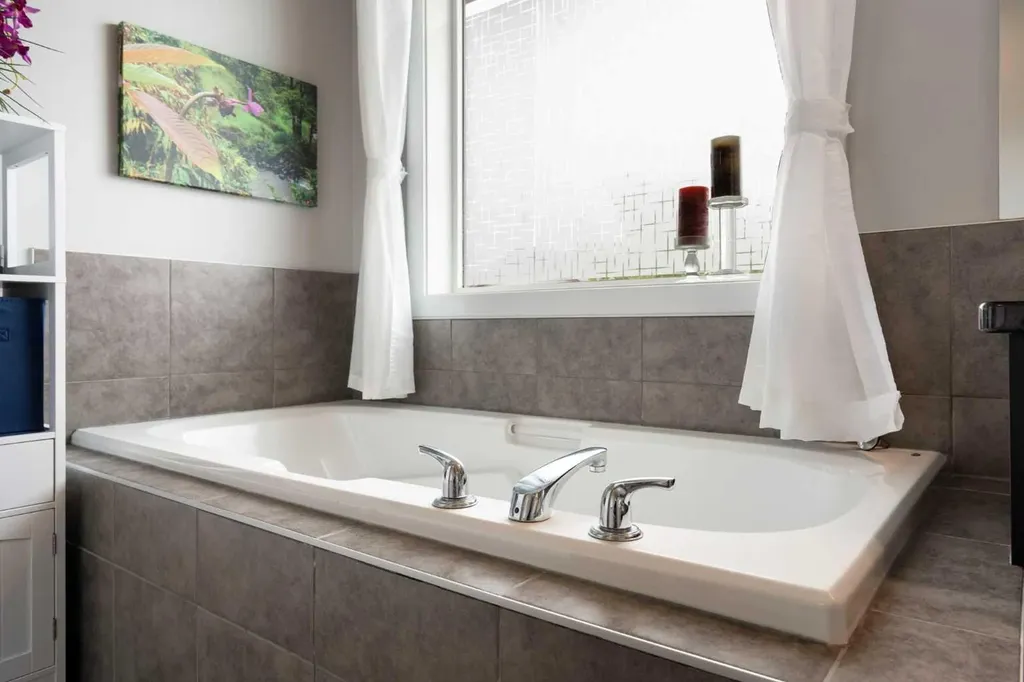 70 Everwoods Park SW Calgary AB T2Y 0G3