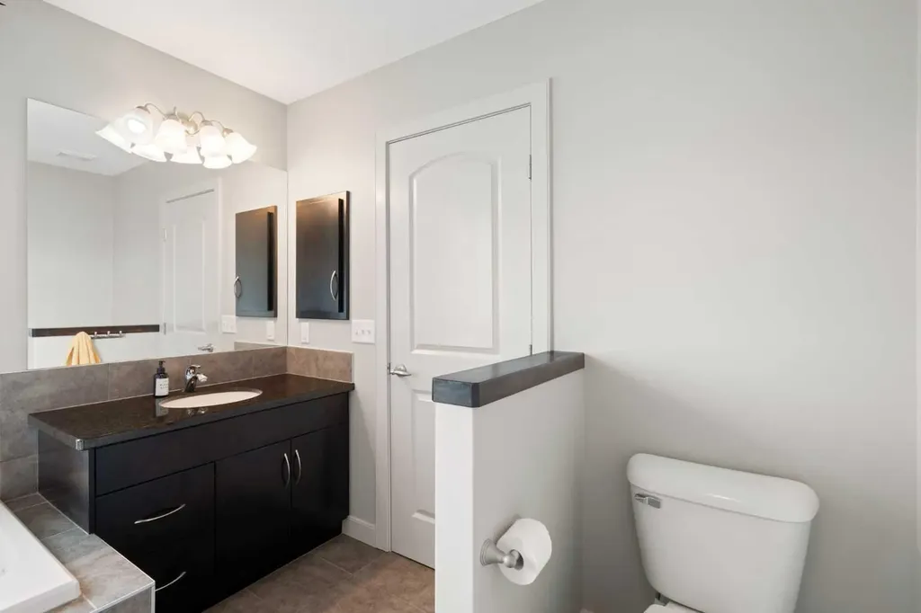 70 Everwoods Park SW Calgary AB T2Y 0G3