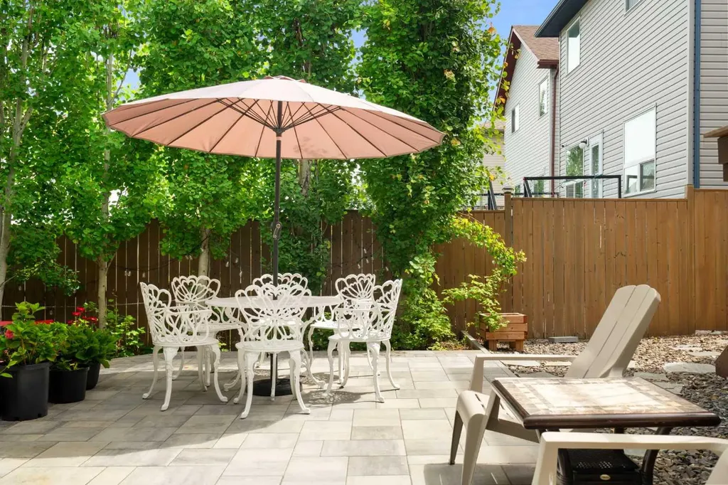 70 Everwoods Park SW Calgary AB T2Y 0G3