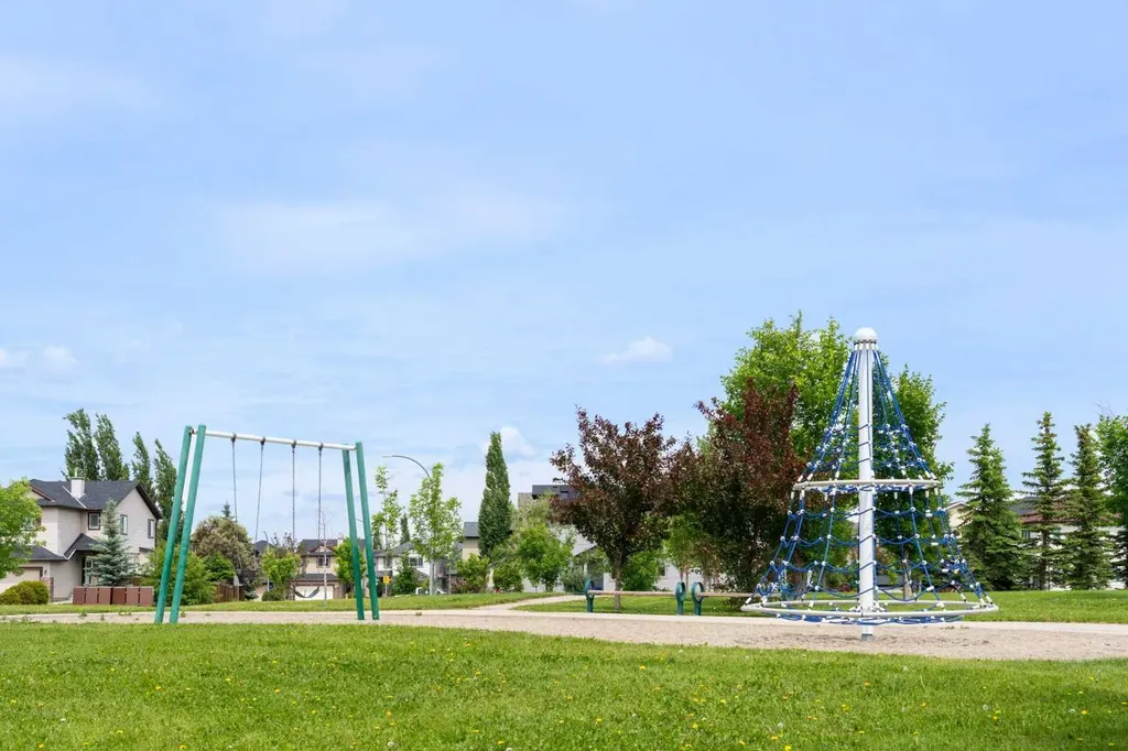 70 Everwoods Park SW Calgary AB T2Y 0G3