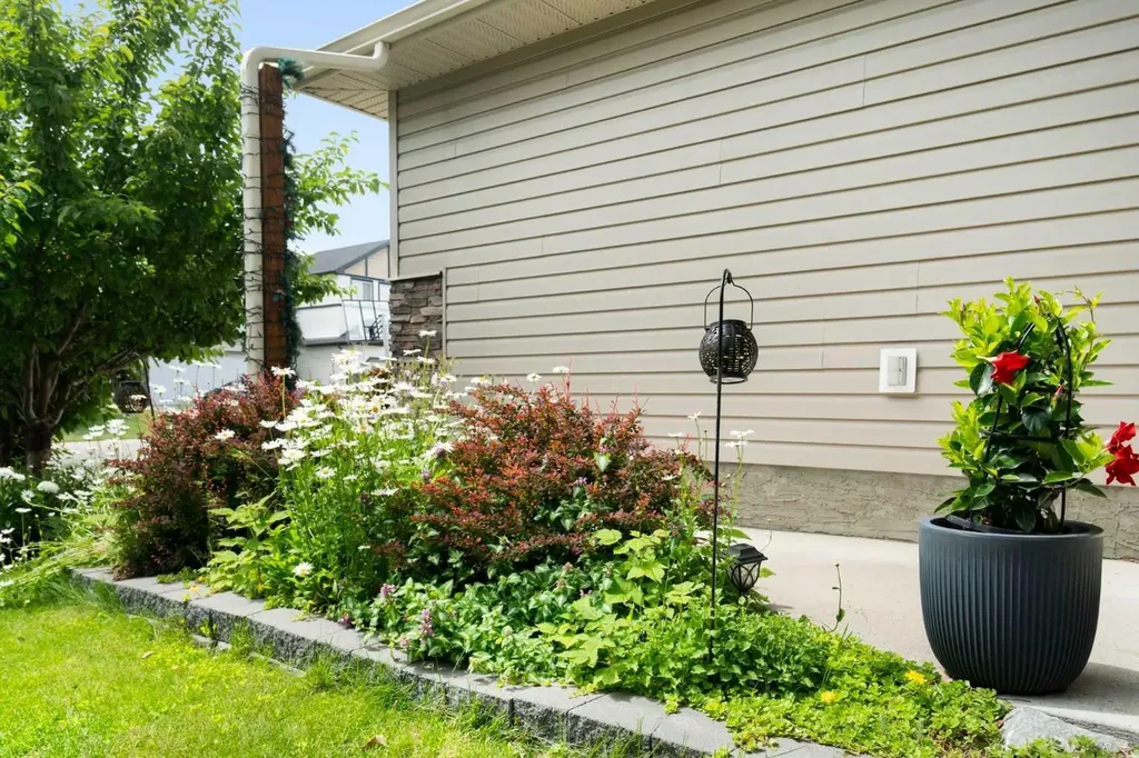 70 Everwoods Park SW Calgary AB T2Y 0G3