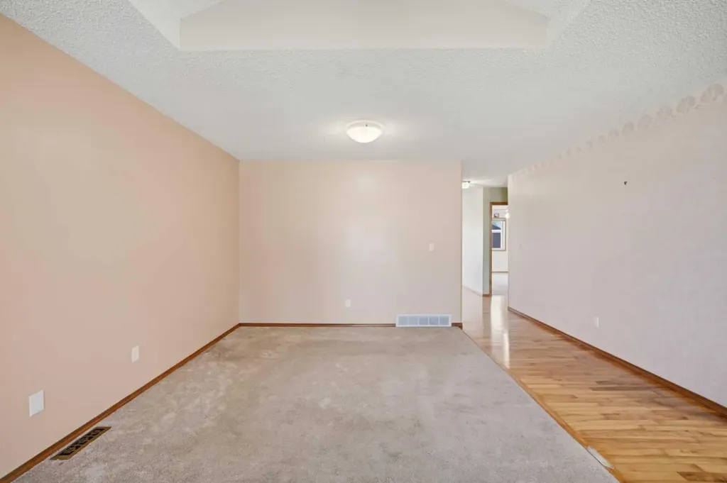 13 Parklane Place Strathmore AB T1P 1K7