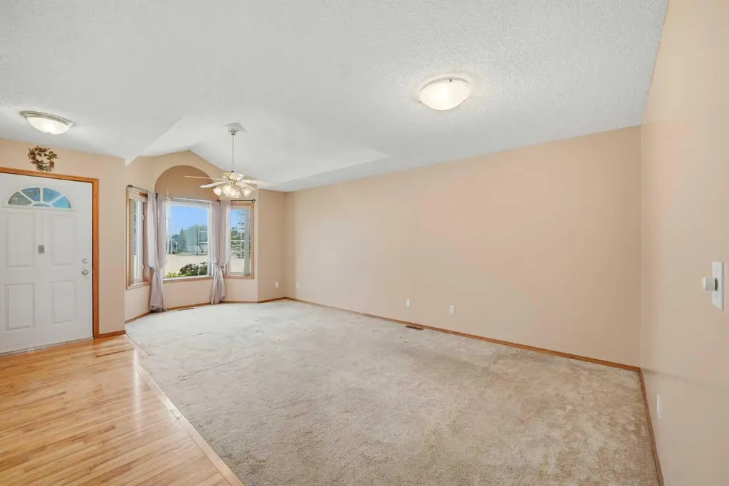 13 Parklane Place Strathmore AB T1P 1K7